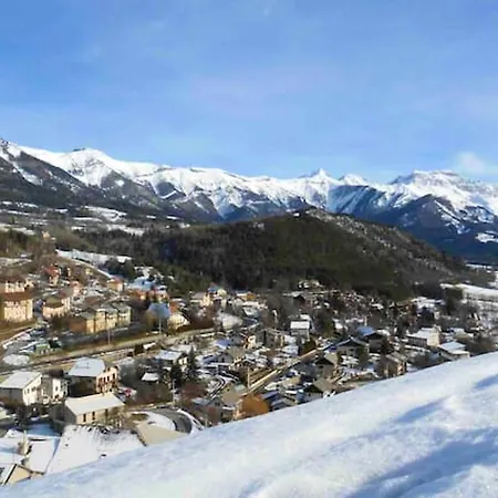 A Avec Vue Sur La Montagne